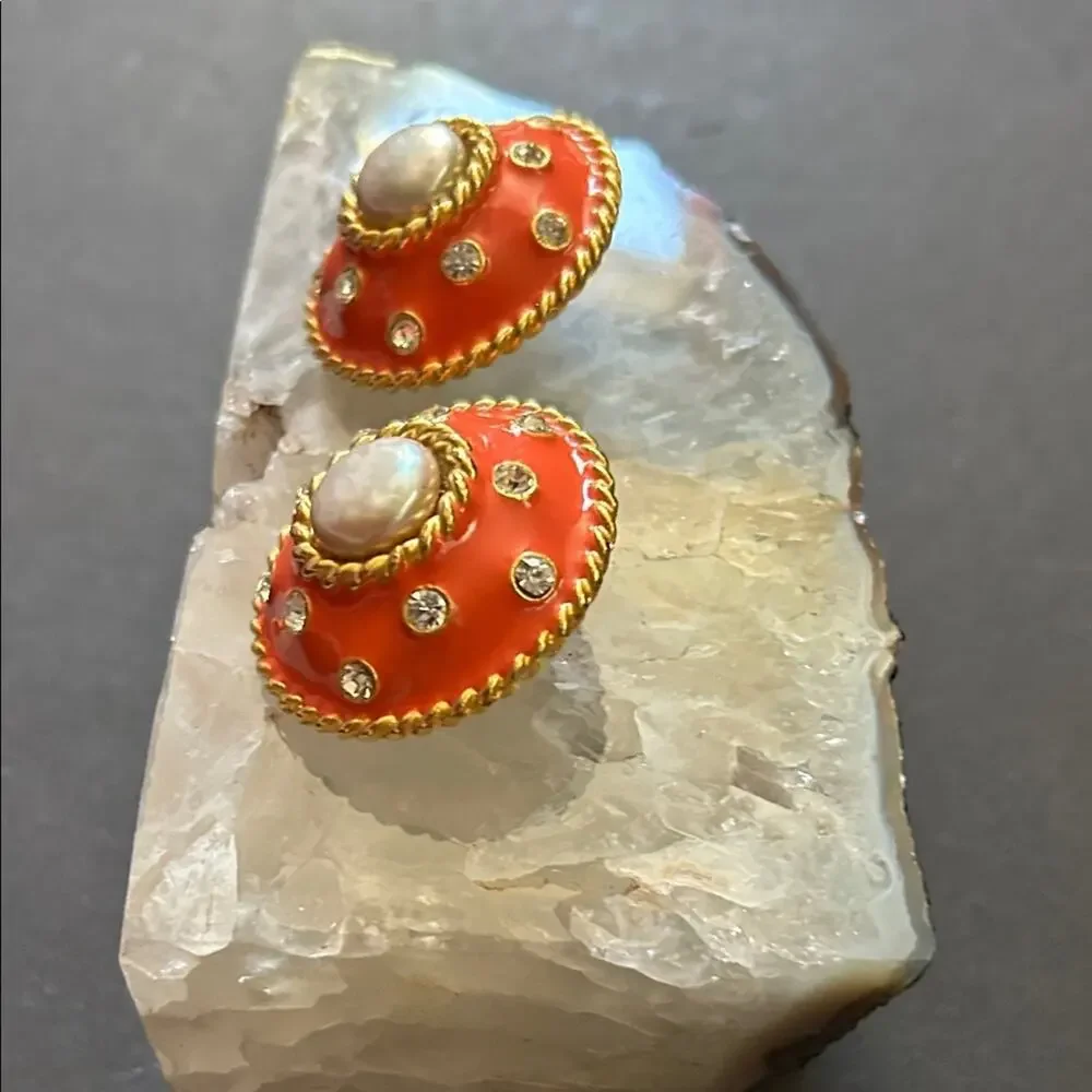 Vintage, Super Cute Gold Mesh and Pearl Hat Brooch